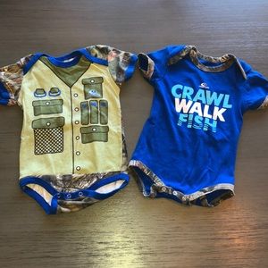 EUC Mossy Oak set of 2 onesies. 12M